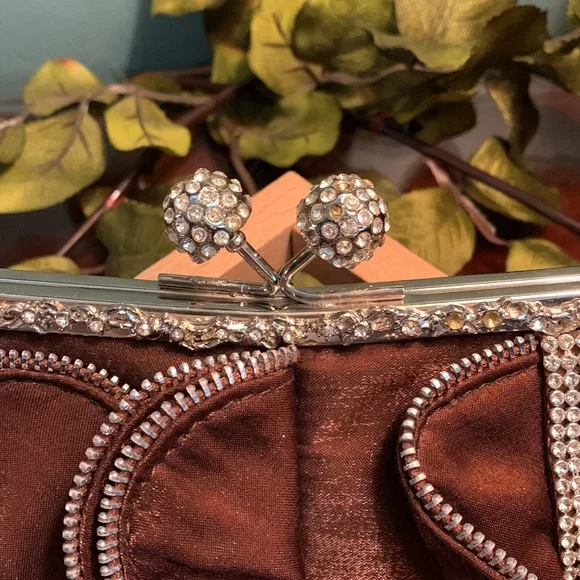 NWT Special occasion purse. Evening bag. “Zipper ruffle” crossbody or clutch - Picture 4 of 5